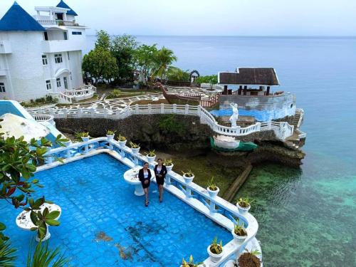 Bazén v ubytování Azure Camotes Resort Hotel nebo v jeho okolí