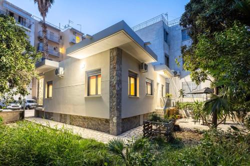 Jeannette's Seaside Getaway - Kalamata Urban Gem