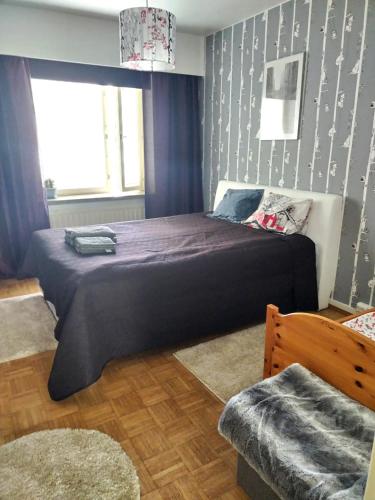 a bedroom with a bed and a window at Kaksio Kotkan keskustassa in Kotka