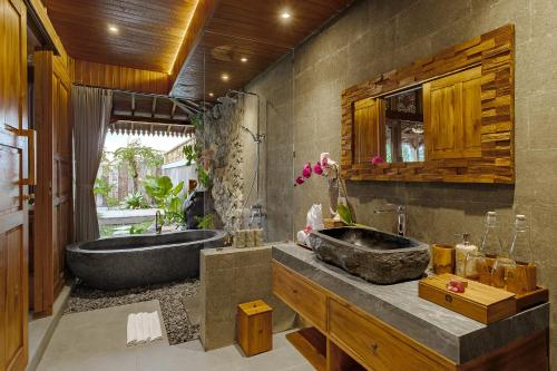 Ratni Ubud Villaにあるバスルーム