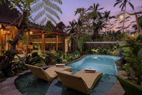 Ratni Ubud Villaの敷地内または近くにあるプール