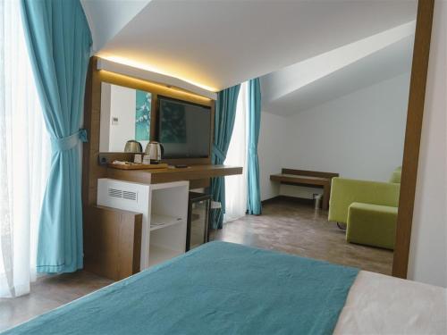 Ένα ή περισσότερα κρεβάτια σε δωμάτιο στο Acroter Hotel Spa - Alcohol Extra All Inclusive