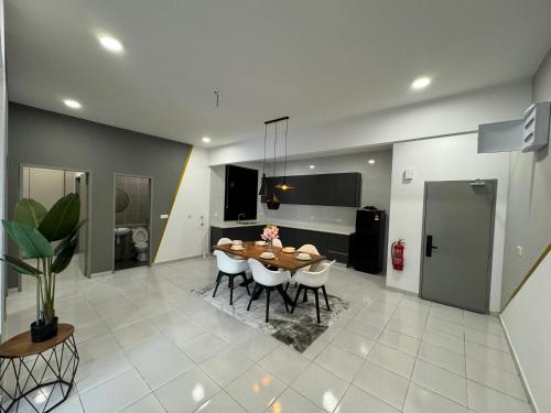 Η κουζίνα ή μικρή κουζίνα στο AnnRizq Homestay
