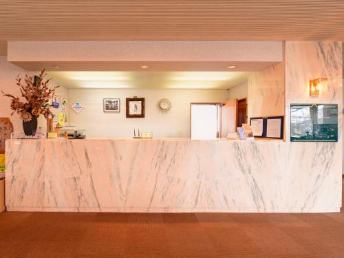 a lobby with a large marble counter top at バートンホテル Barton Hotel in Shinano