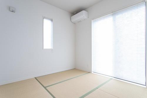 an empty room with white walls and large windows at Mova Villa Haramizu in Kikuchi