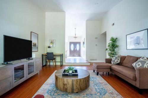 Gallery image of Foster City 4br w backyard near parks shops SFO-1596 in Foster City