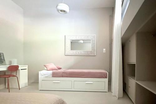 Postel nebo postele na pokoji v ubytování Renovated City Center x3 Double Bed Flat