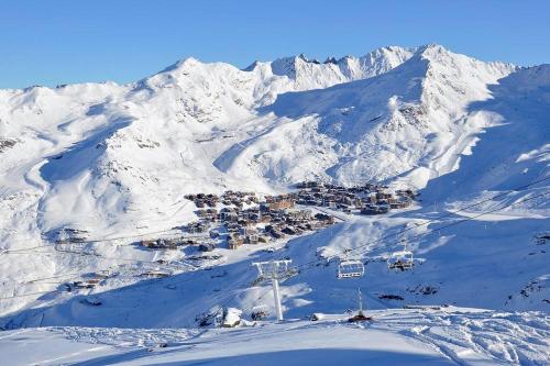 Reine Blanche Condo By AlpineStay im Winter