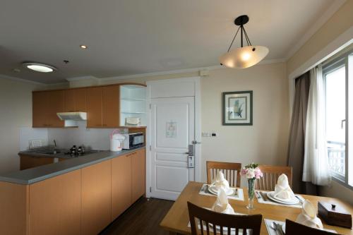 a kitchen and dining room with a table and chairs at Kantary Bay Hotel And Serviced Apartment Rayong in Rayong
