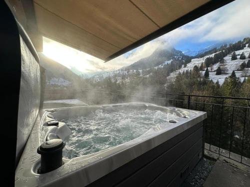 Ein allgemeiner Bergblick oder ein Berglick von des Hotels aus