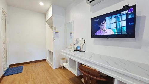 TV a/nebo společenská místnost v ubytování Phaithong Sotel Resort