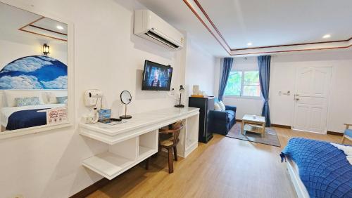 TV a/nebo společenská místnost v ubytování Phaithong Sotel Resort