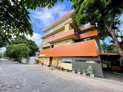 a building on the side of a street at Havelock City Hostel, Colombo in Colombo