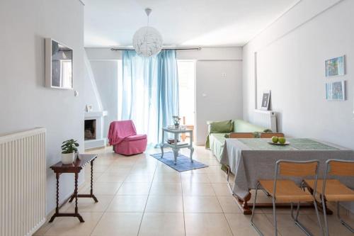 Athenian Cozy Home for 4 by Filos Inc
