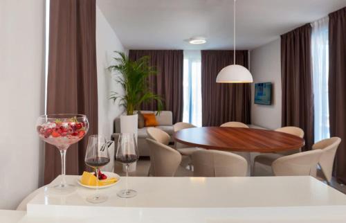 Luxurious Villa With Modern Interior And Pool