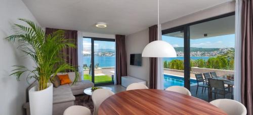 Luxurious Villa With Modern Interior And Pool