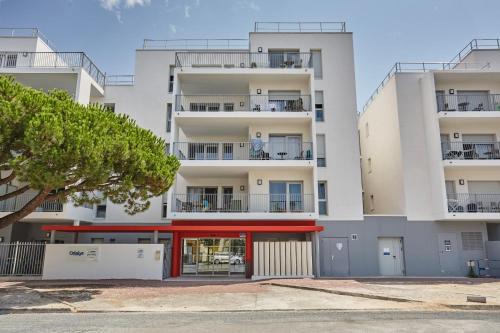Το κτήριο όπου στεγάζεται  το ξενοδοχείο διαμερισμάτων
