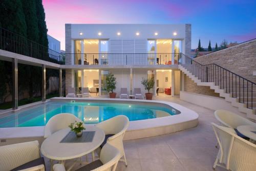 Champion Family Holiday Villa close to Beautiful Beach