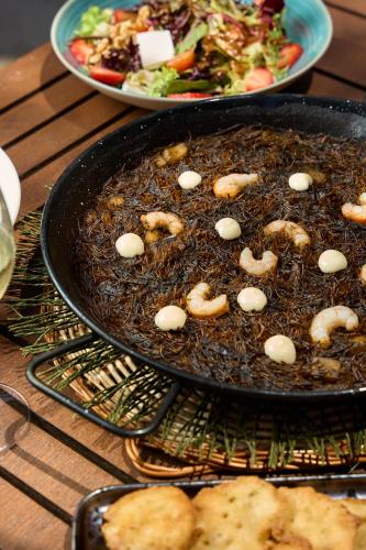 ホテルの敷地内または近くでの食事または食べ物