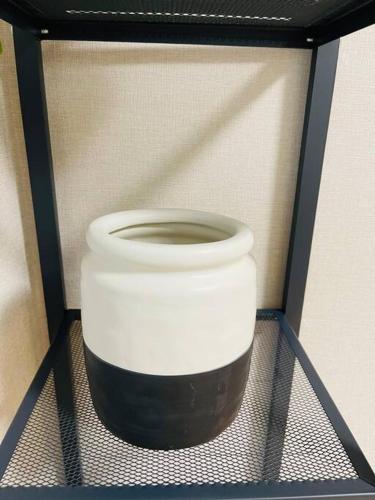 a black and white toilet in a black box at 新小岩デメテル303 in Tokyo