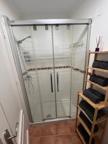 a shower with a glass door in a bathroom at Apartamento centro de Punta Umbría in Punta Umbría