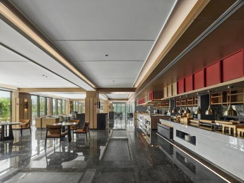 Küche/Küchenzeile in der Unterkunft HOMM Huzhou Xisai Shan