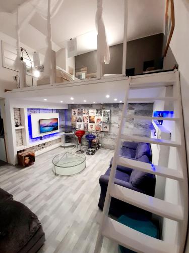 3 Separate Beds Central Apartment - 40m2 -