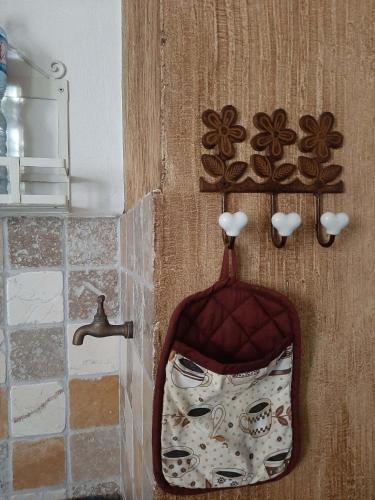 a towel hanging on the door of a bathroom at La Casa Di Piero e Mary in Brucoli