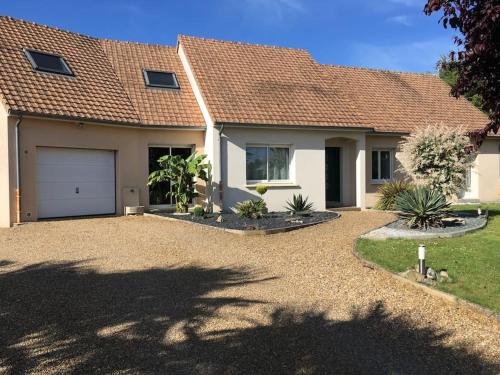 Villa avec piscine chauffée proche circuit 24h