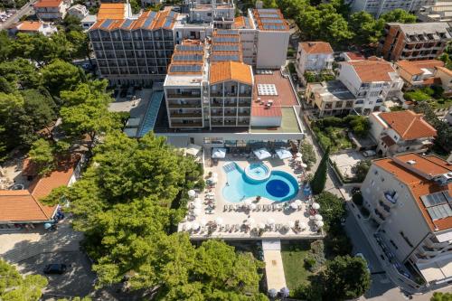 Bazén v ubytovaní Hotel Horizont alebo v jeho blízkosti