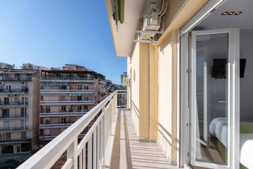 Jolie Apartments