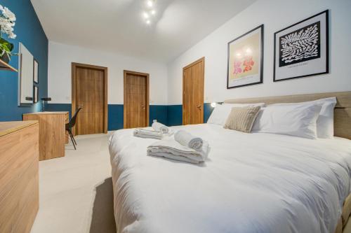 Urban Square Elite Residences by 360 Estatesにあるベッド