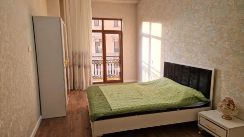Postel nebo postele na pokoji v ubytování Seaside Sumgait Apartment