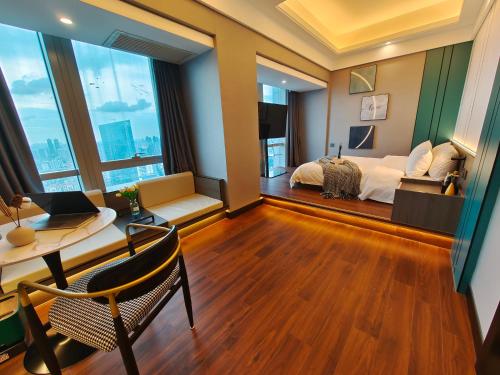 Ένα ή περισσότερα κρεβάτια σε δωμάτιο στο STAR STAGE International Apartment Hotel - 1min to Line2 & Line8 ChangGang STN-Free private car delivery to Canton Fair from Otc 15th to Nov 4th