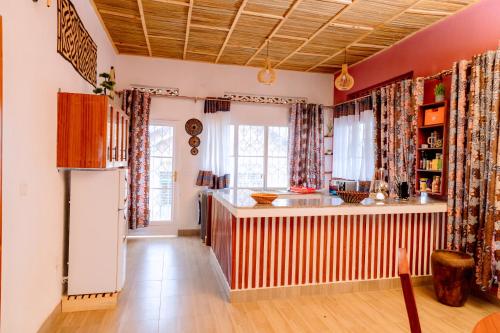 Kuchyň nebo kuchyňský kout v ubytování Future4Kids Kinigi Guest House By Isange paradise resort
