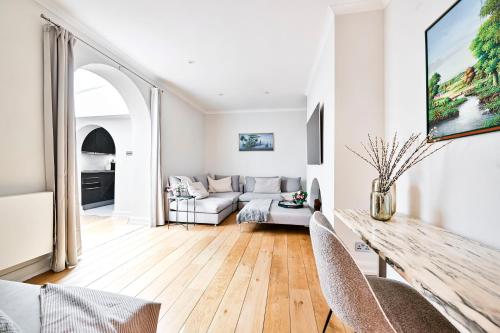 a living room with a couch and a table at New chic and luxury apartment in London