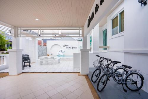 Imagen de la galería de Walk To The Beach Pool Villa Bangsaray, en Bang Sare
