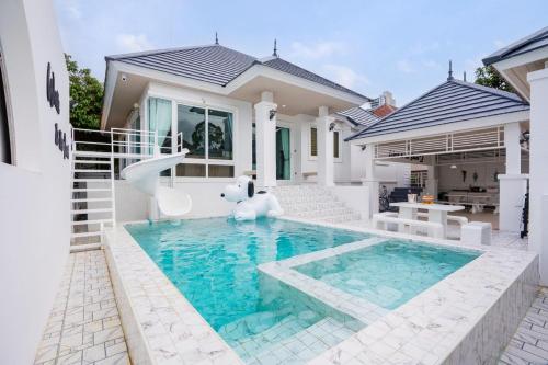 Piscina en o cerca de Walk To The Beach Pool Villa Bangsaray
