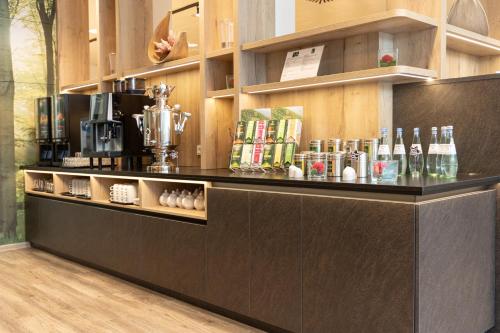 a bar with a counter with bottles of alcohol at Best Western Hotel München Airport in Erding
