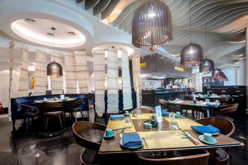 Restoran atau tempat lain untuk makan di Marigold Hotel