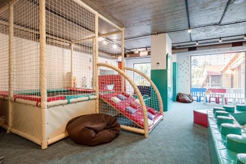 a room with a cage with two birds in it at Tavel Hotel & SPA in Bukovel