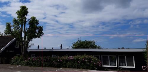 a building with a line on the top of it at Strandhuis De Bakkeete B in Kamperland