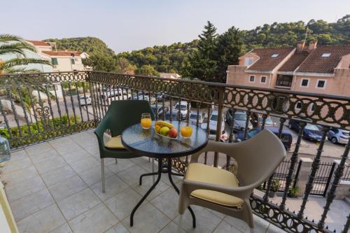 a table with fruit on top of a balcony at Villa Botanicus in Petrovac na Moru