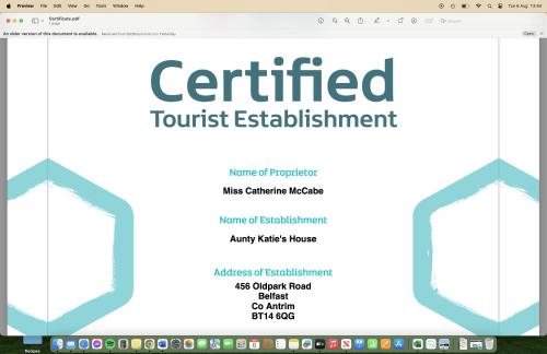 Φωτογραφία από το άλμπουμ του Aunty Katie's House, NI Tourist Board Certified & located on the main Oldpark Road to Belfast, with Free Continental Breakfast & Free Ultra Fast SKY internet, free SKY Sports & free SKY Cinema, Self-check in after 10pm GMT στο Μπέλφαστ