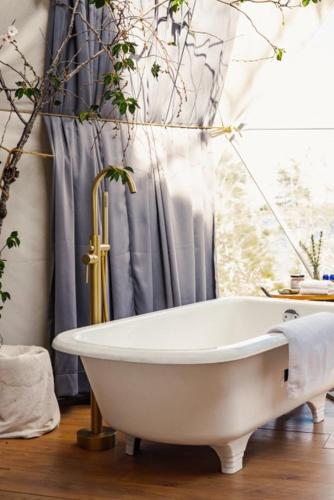 Ein Badezimmer in der Unterkunft Forest Shore Dome
