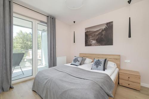 Postel nebo postele na pokoji v ubytování Luksusowy Apartament z Parkingiem i Spa w Zakopanem by Renters Prestige