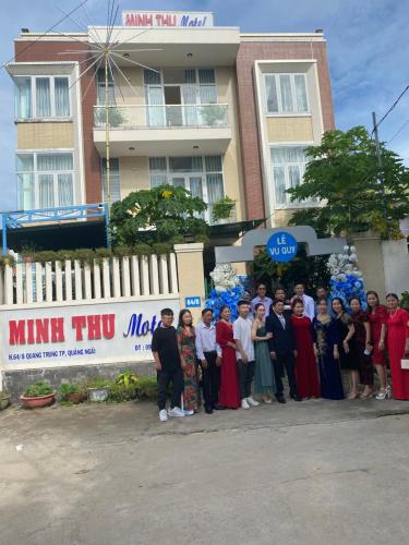 a group of people standing in front of a building at MINH THU MOTEL in An Bình (1)