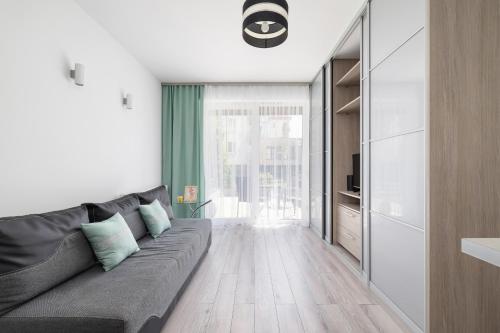 Apartament w Spokojnej Okolicy z Parkingiem by Noclegi Renters