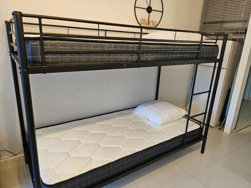 Postel nebo postele na pokoji v ubytování studio meuble climatise centre ville vue mer