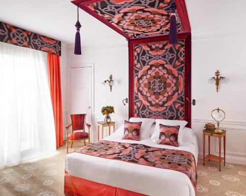 Una cama o camas en una habitación de Hotel Le Negresco